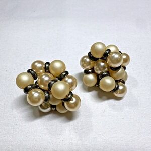 Unbranded Cluster Earrings Womens OS Cream Pearl Good Vintage Post Studs